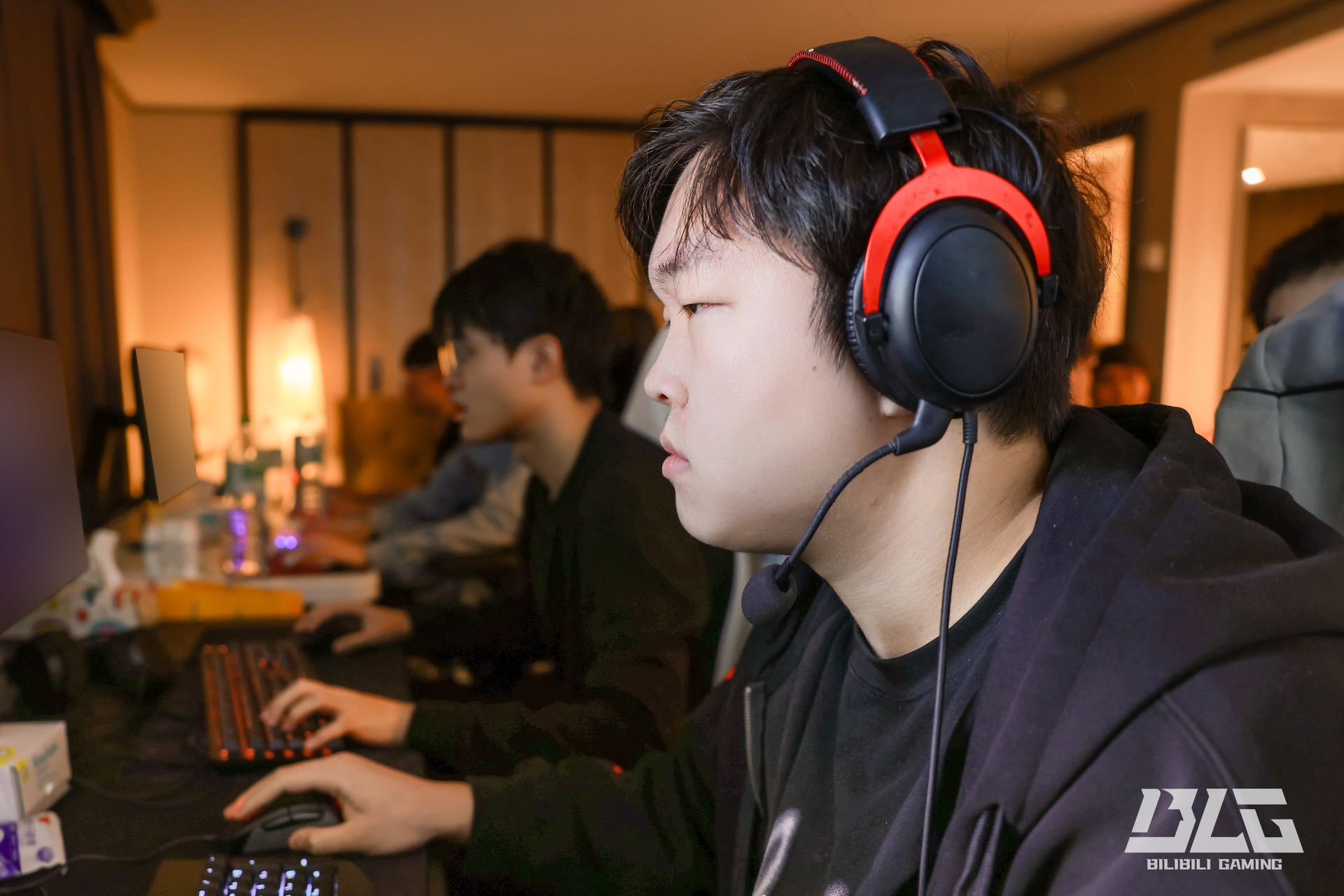 竞椅行业未来助力玩家享受极致体验pg电子首页傲风以技术创新引领电(图3)